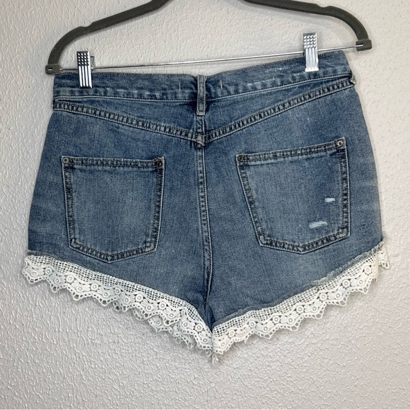 Free People Lace Trim Distressed Denim Blue Jean Shorts Women’s Size 29 - Picture 3 of 7